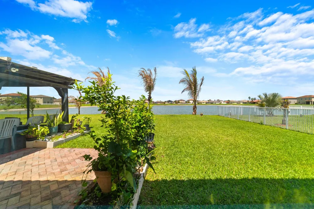 879 Bent Creek Drive Fort Pierce, FL 34947