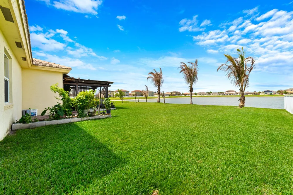 879 Bent Creek Drive Fort Pierce, FL 34947