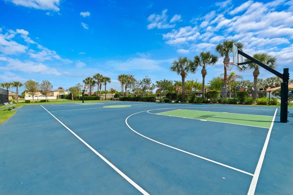 879 Bent Creek Drive Fort Pierce, FL 34947