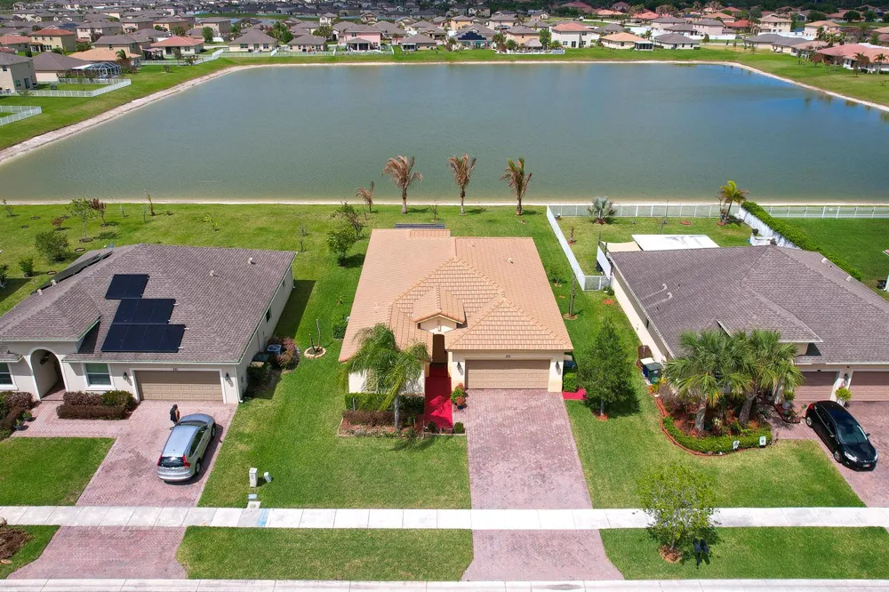 879 Bent Creek Drive Fort Pierce, FL 34947