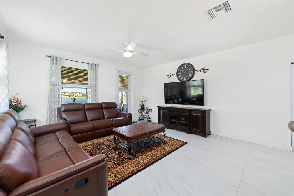 879 Bent Creek Drive Fort Pierce, FL 34947