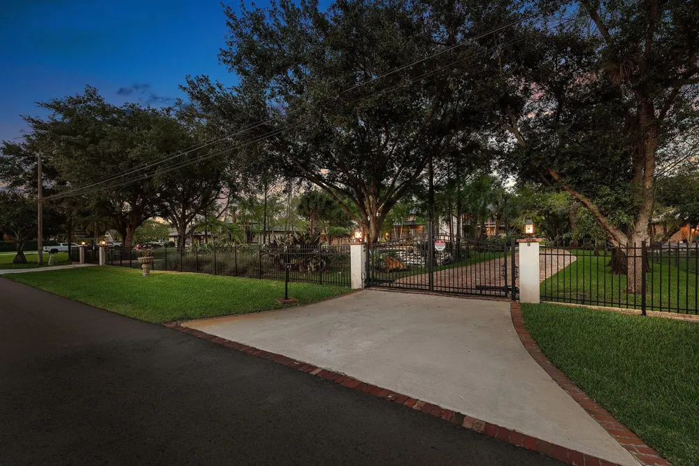 6002 NW 74th Terrace Parkland, FL 33067