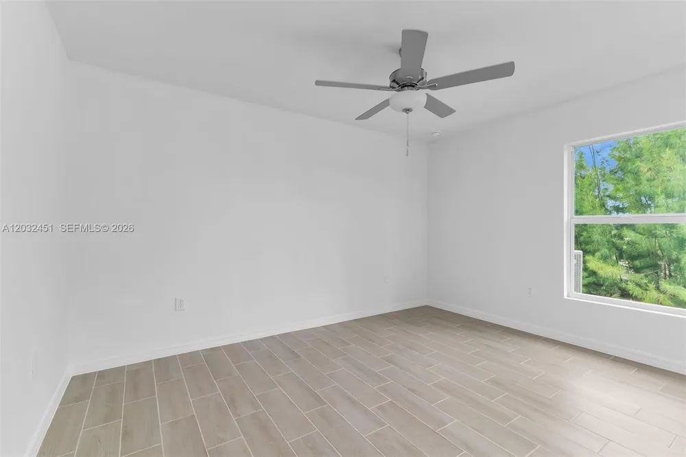 2221 NW 43rd Cape Coral, FL 33993