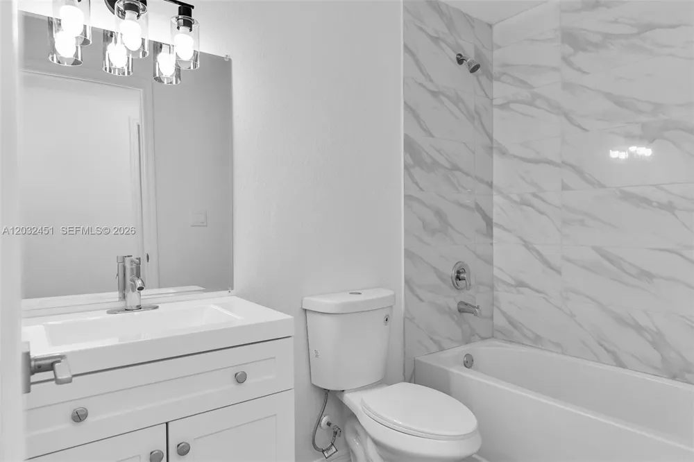 2221 NW 43rd Cape Coral, FL 33993