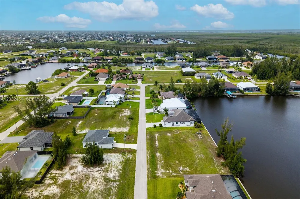 2221 NW 43rd Cape Coral, FL 33993
