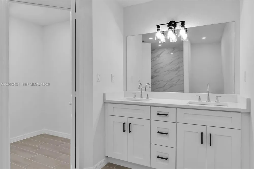 2221 NW 43rd Cape Coral, FL 33993