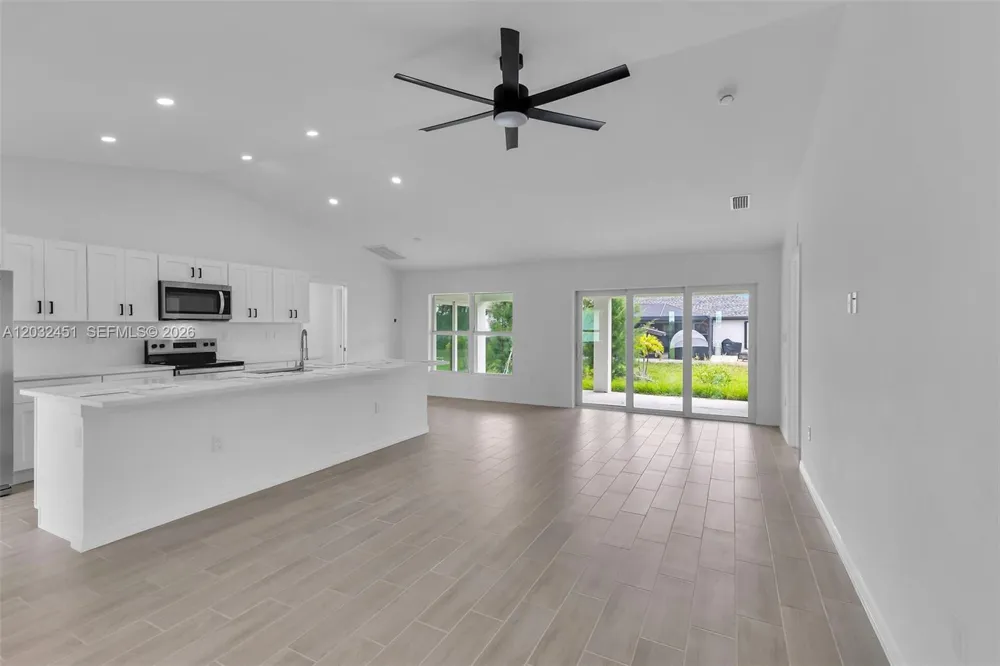 2221 NW 43rd Cape Coral, FL 33993