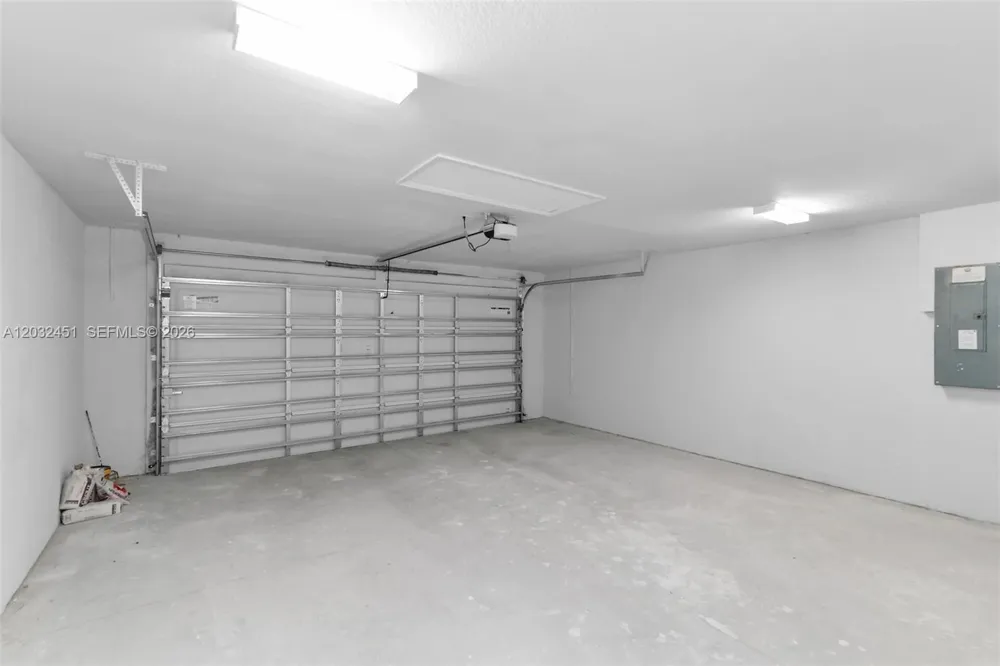 2221 NW 43rd Cape Coral, FL 33993