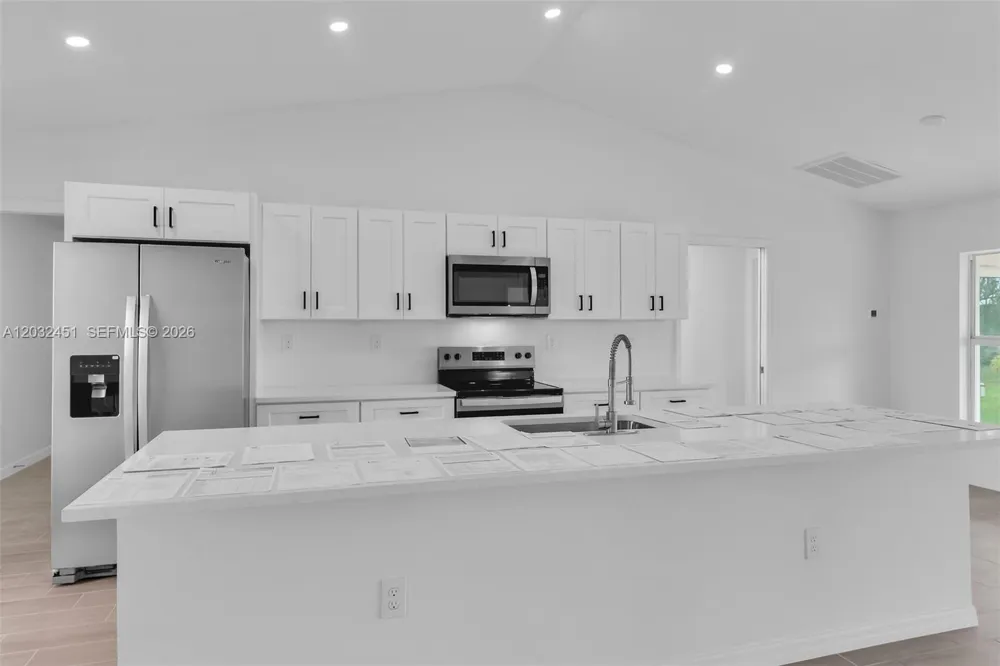 2221 NW 43rd Cape Coral, FL 33993