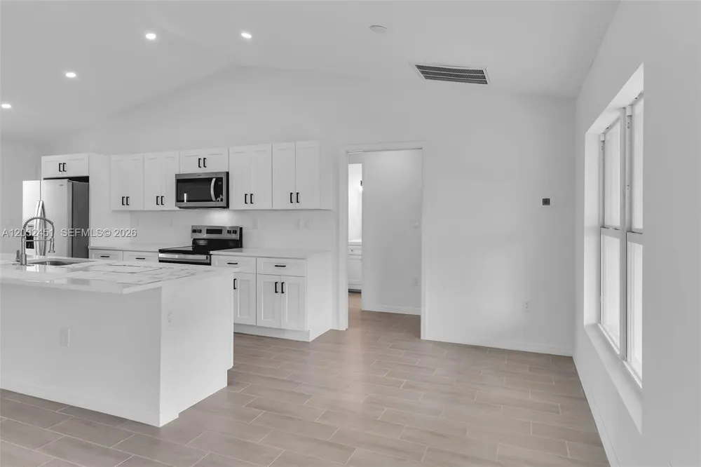2221 NW 43rd Cape Coral, FL 33993