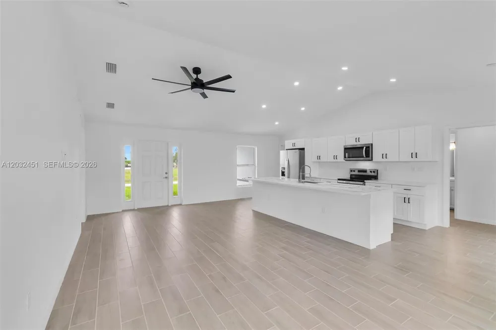 2221 NW 43rd Cape Coral, FL 33993