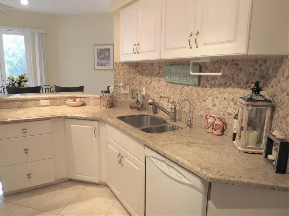 1900 Oceanwalk Lane #117 Lauderdale By The Sea, FL 33062