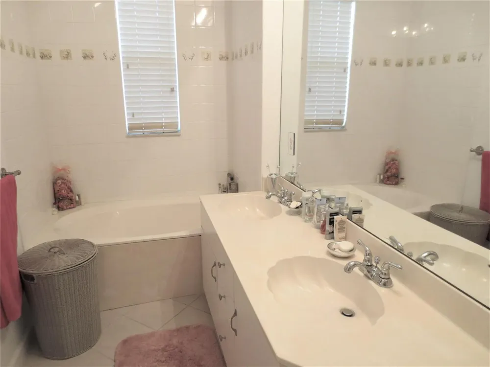 1900 Oceanwalk Lane #117 Lauderdale By The Sea, FL 33062