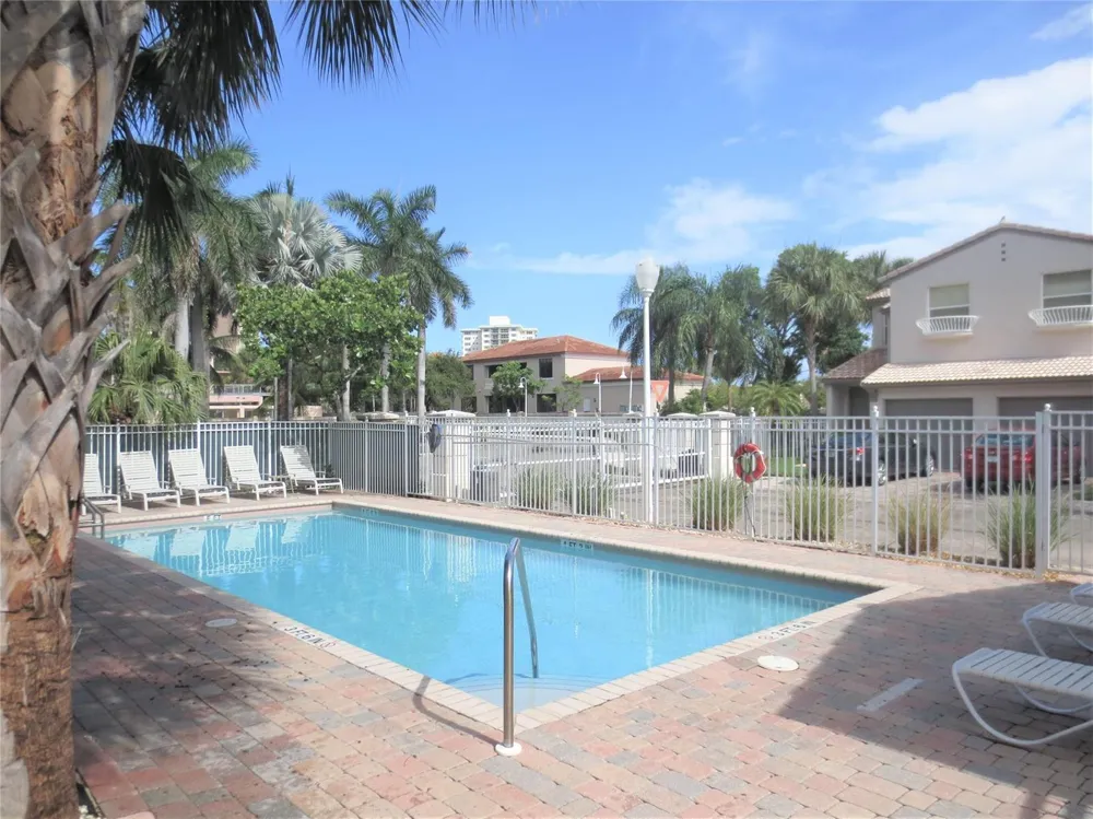 1900 Oceanwalk Lane #117 Lauderdale By The Sea, FL 33062