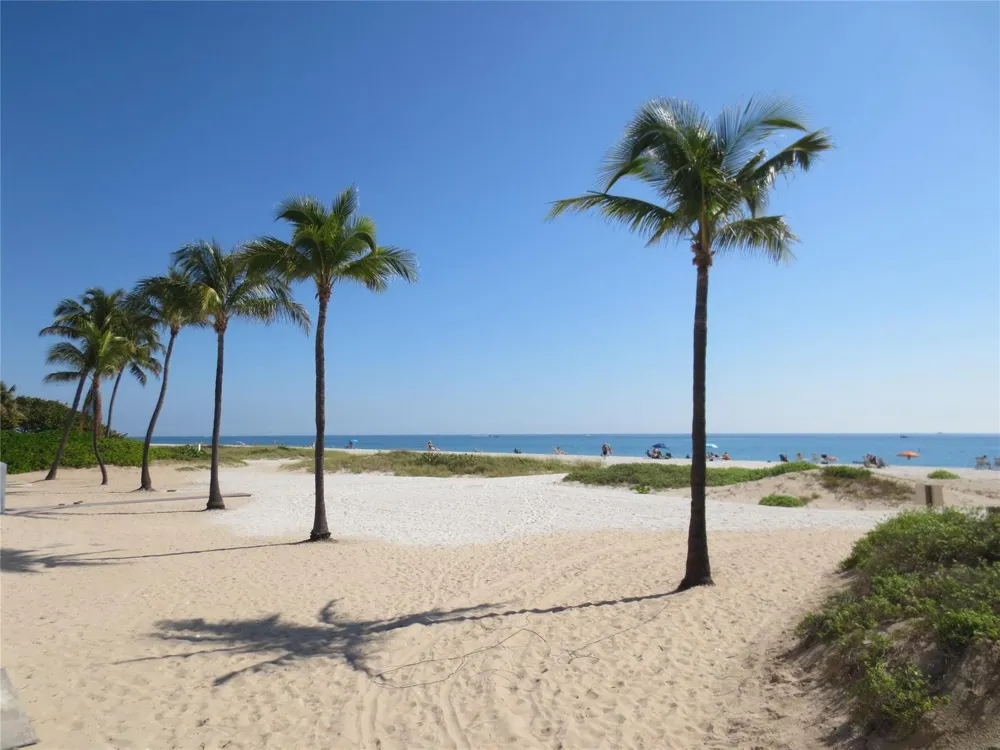 1900 Oceanwalk Lane #117 Lauderdale By The Sea, FL 33062