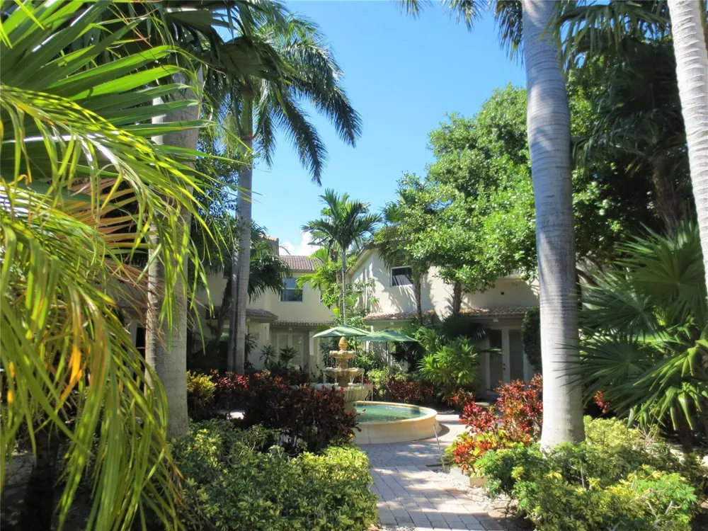 1900 Oceanwalk Lane #117 Lauderdale By The Sea, FL 33062