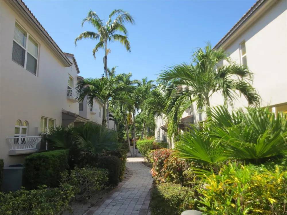 1900 Oceanwalk Lane #117 Lauderdale By The Sea, FL 33062