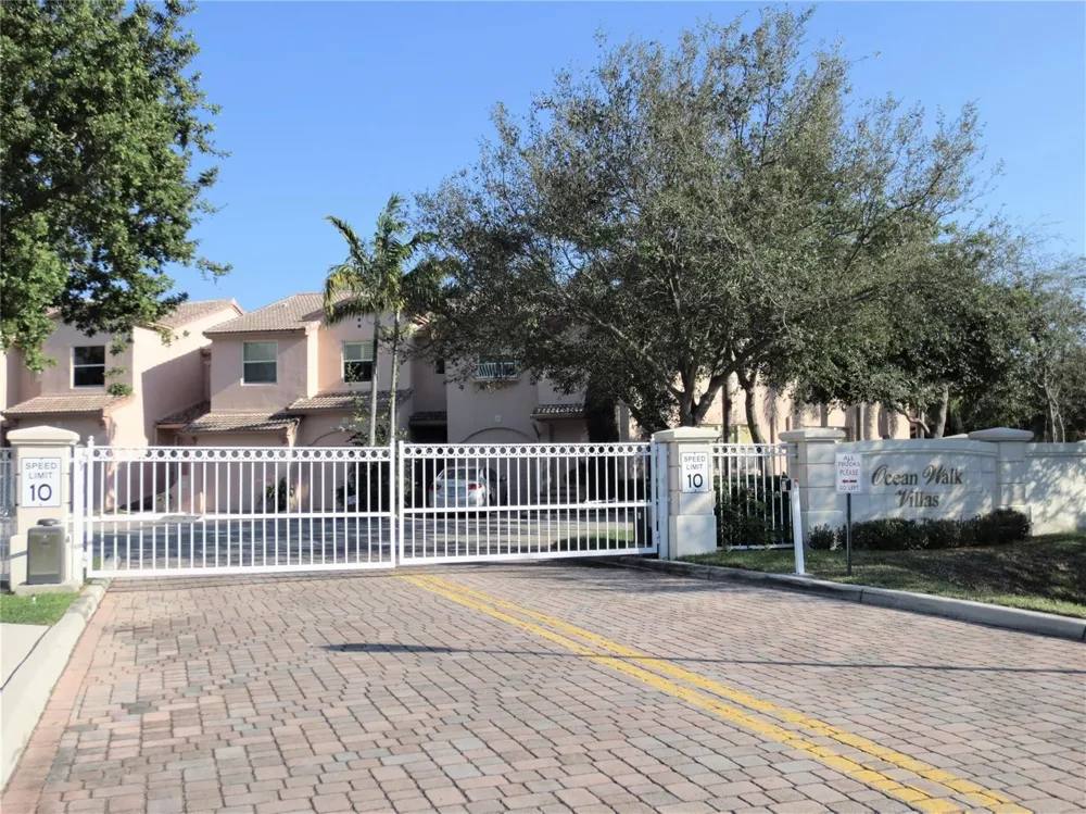 1900 Oceanwalk Lane #117 Lauderdale By The Sea, FL 33062
