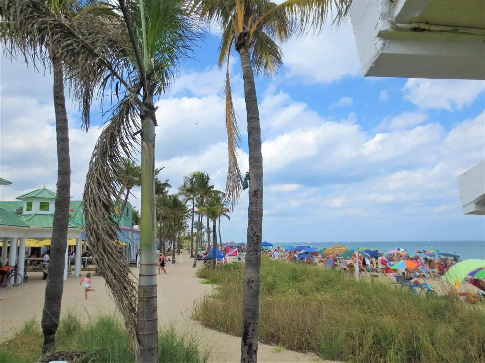 1900 Oceanwalk Lane #117 Lauderdale By The Sea, FL 33062