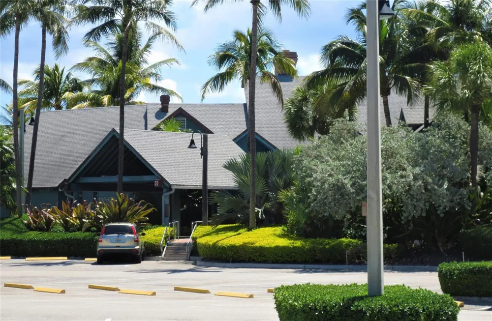 1900 Oceanwalk Lane #117 Lauderdale By The Sea, FL 33062