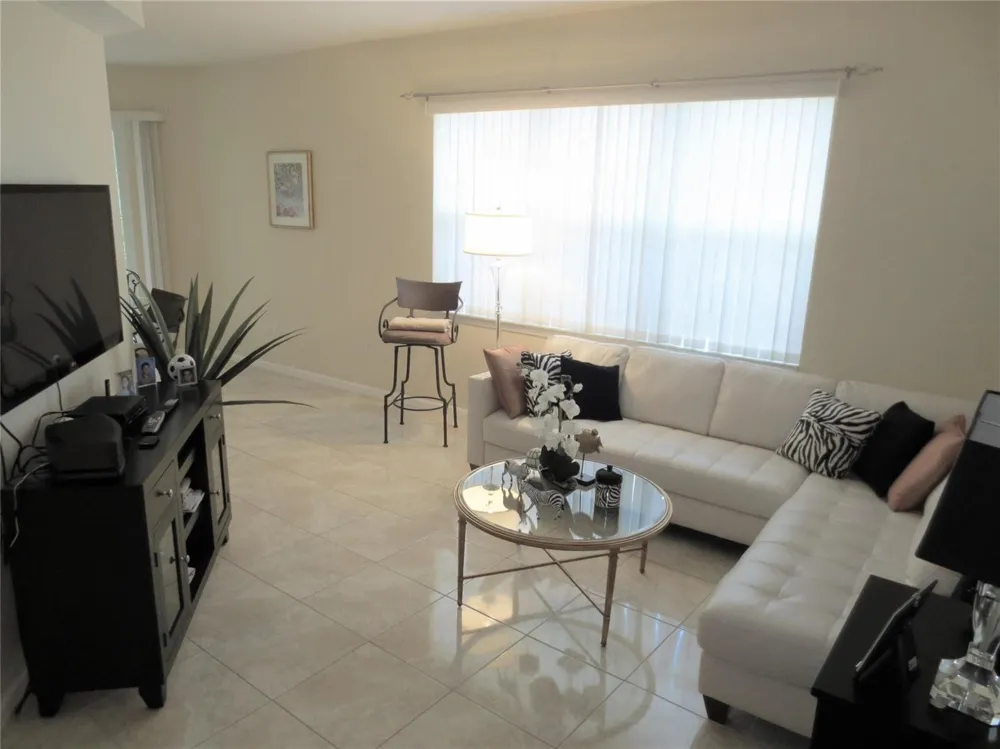 1900 Oceanwalk Lane #117 Lauderdale By The Sea, FL 33062