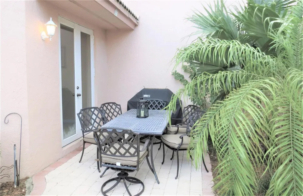 1900 Oceanwalk Lane #117 Lauderdale By The Sea, FL 33062