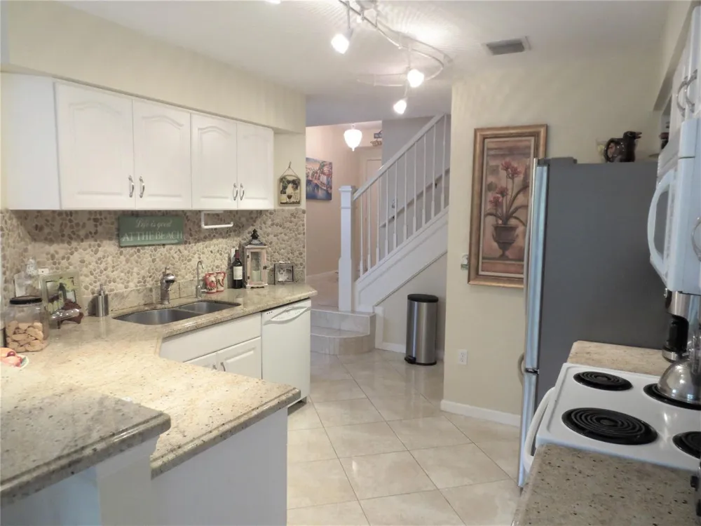 1900 Oceanwalk Lane #117 Lauderdale By The Sea, FL 33062