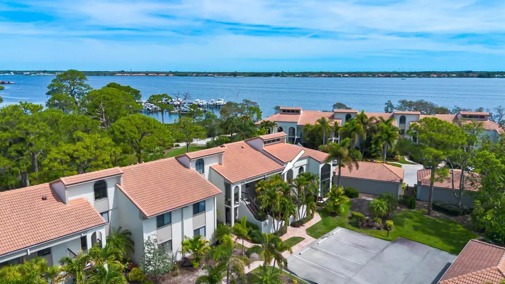 2516 NW Seagrass Drive #8b Palm City, FL 34990