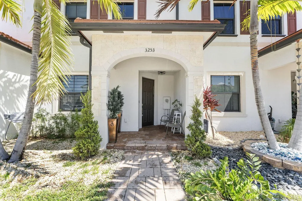 3253 W 106th Terrace #3253 Hialeah, FL 33018