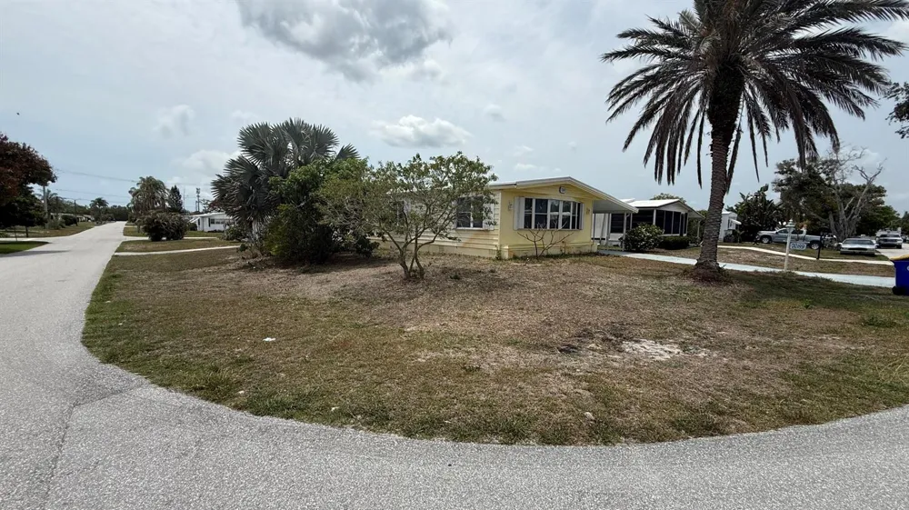 7089 SE Bluebird Circle Hobe Sound, FL 33455
