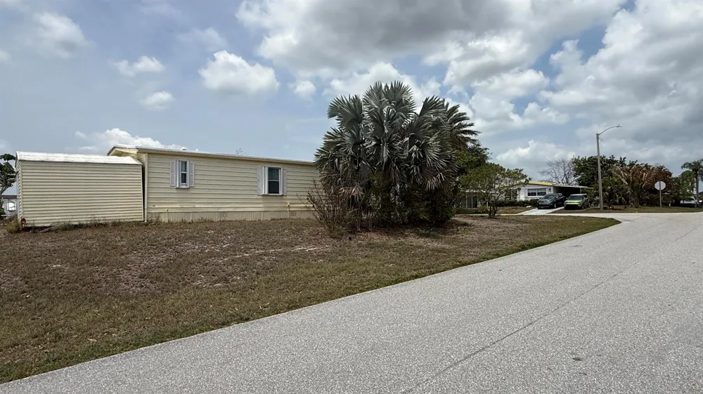 7089 SE Bluebird Circle Hobe Sound, FL 33455