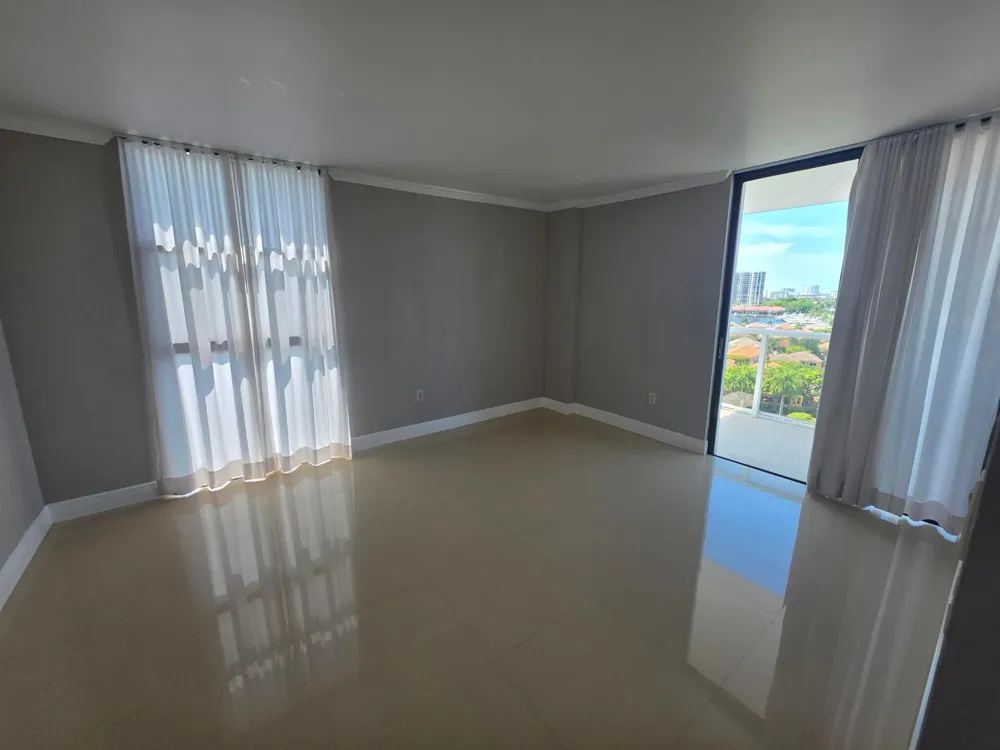 3701 Country Club Drive #1008 Aventura, FL 33180