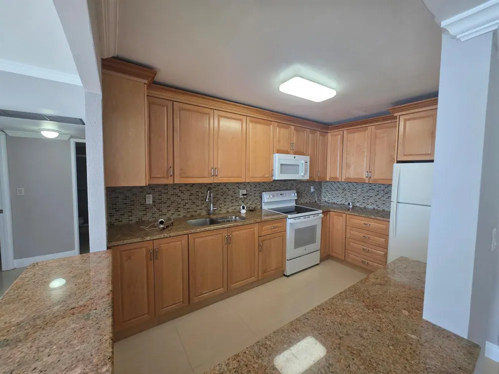 3701 Country Club Drive #1008 Aventura, FL 33180