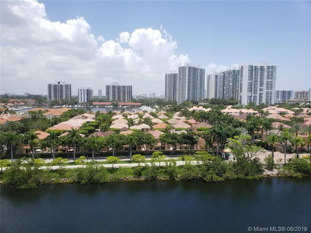3701 Country Club Drive #1008 Aventura, FL 33180