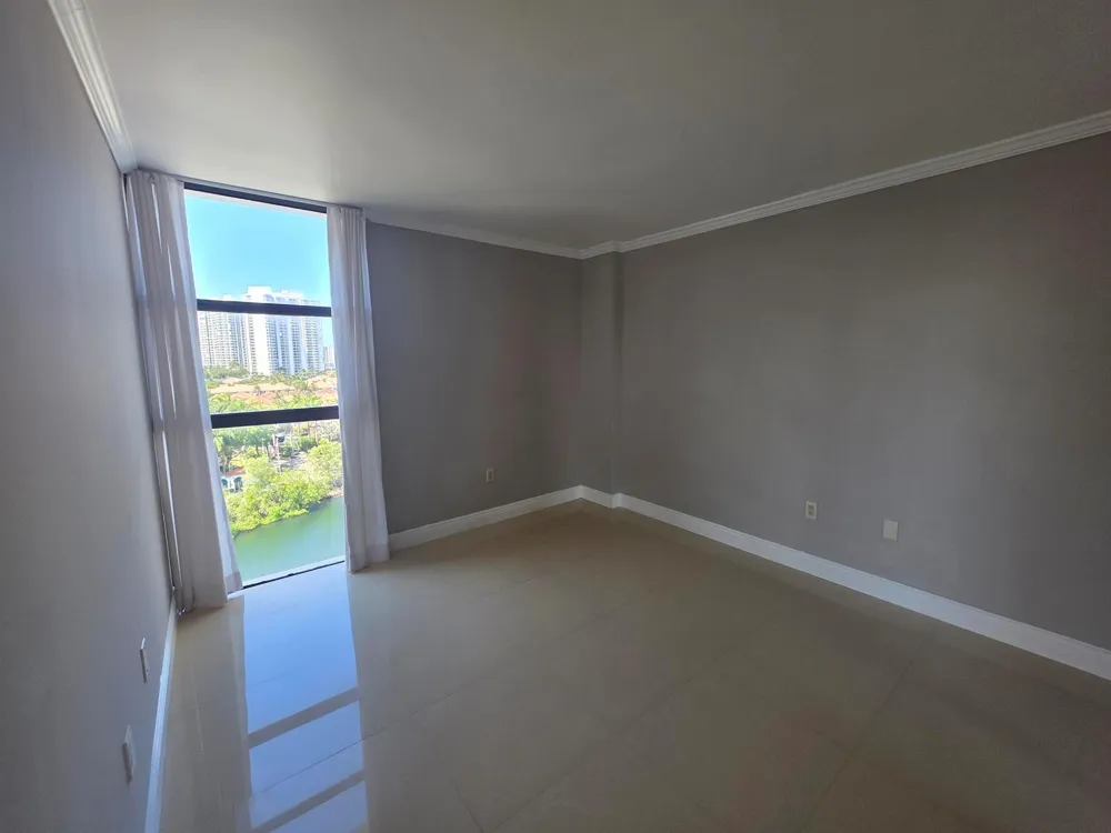 3701 Country Club Drive #1008 Aventura, FL 33180