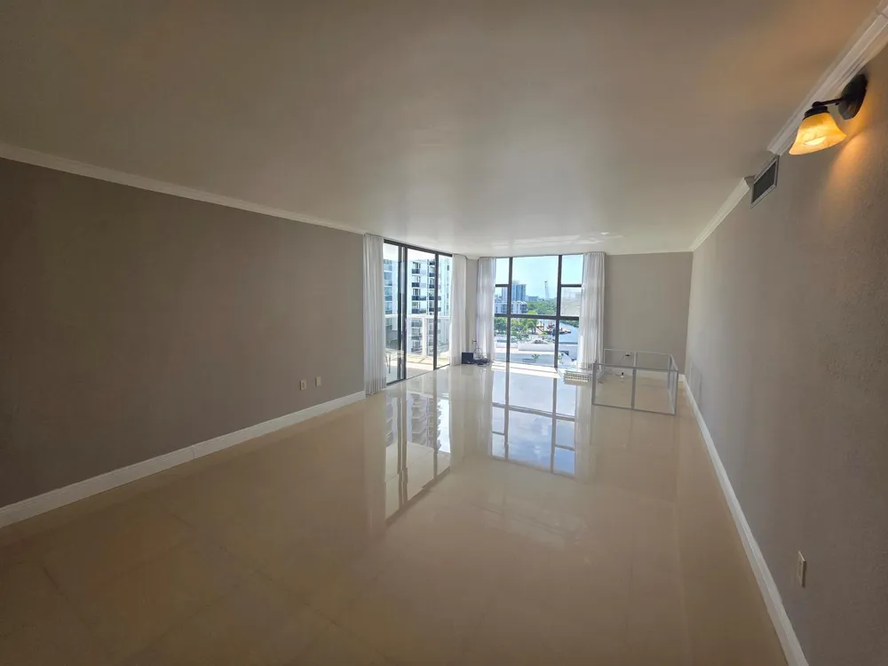 3701 Country Club Drive #1008 Aventura, FL 33180