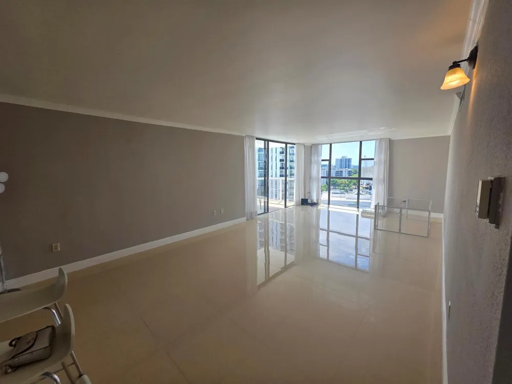 3701 Country Club Drive #1008 Aventura, FL 33180