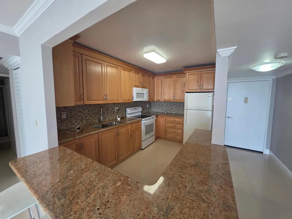 3701 Country Club Drive #1008 Aventura, FL 33180