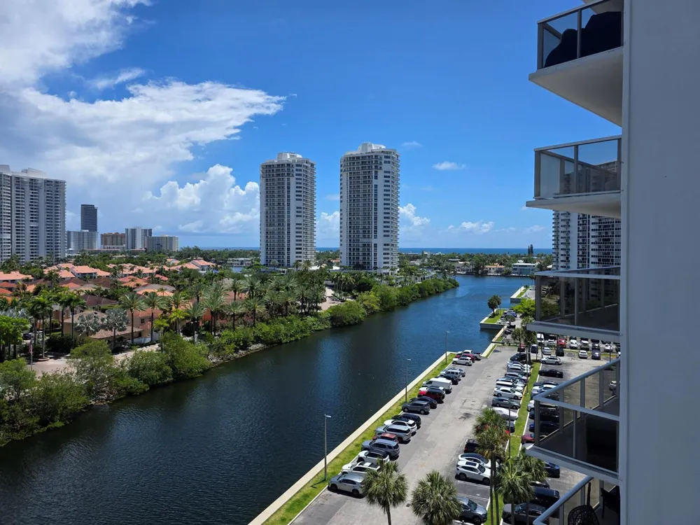 3701 Country Club Drive #1008 Aventura, FL 33180