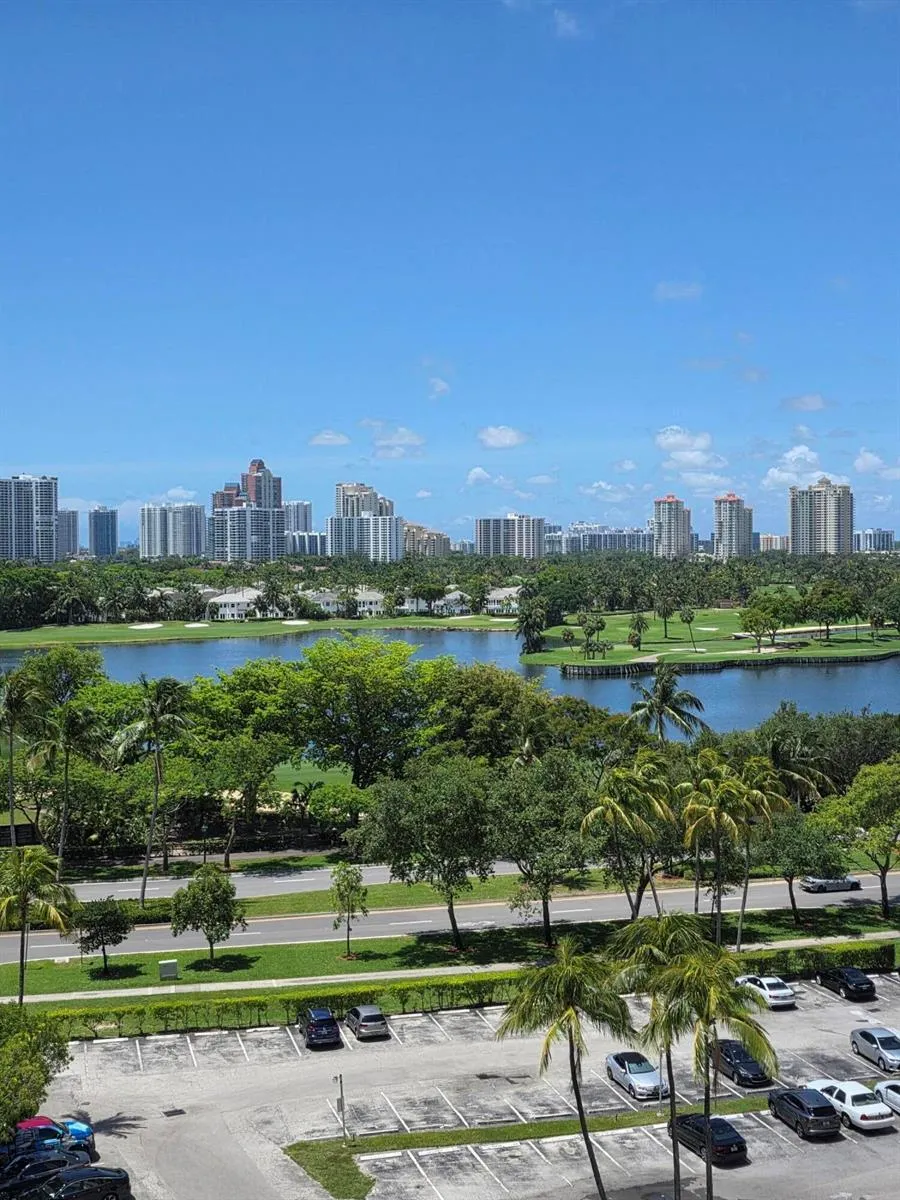 3701 Country Club Drive #1008 Aventura, FL 33180