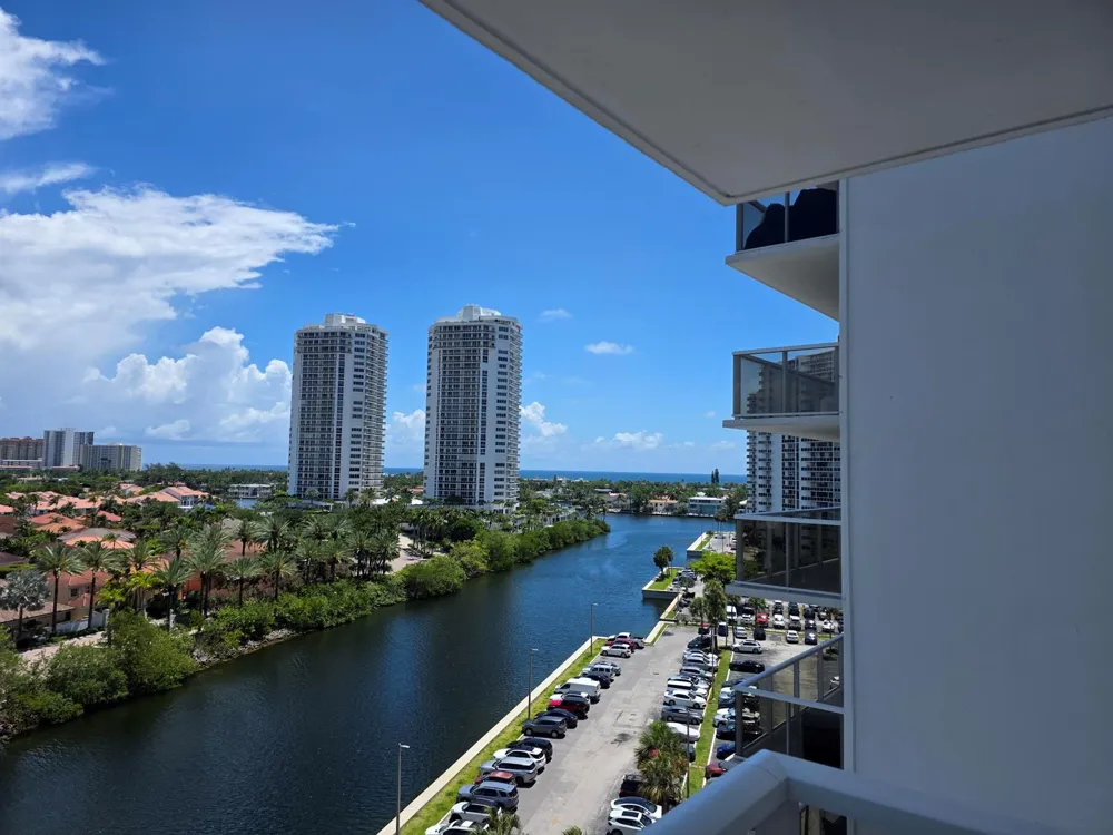 3701 Country Club Drive #1008 Aventura, FL 33180