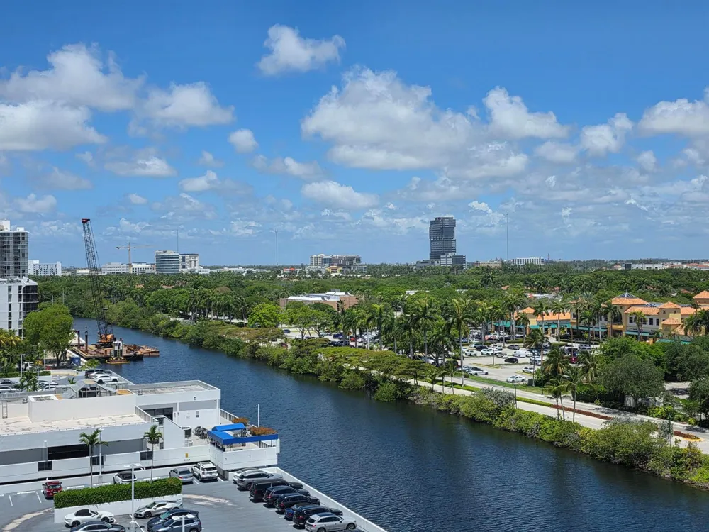 3701 Country Club Drive #1008 Aventura, FL 33180