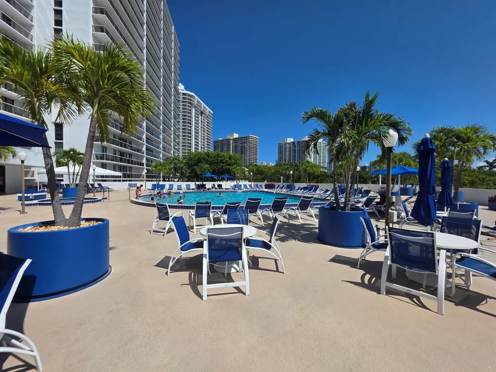 3701 Country Club Drive #1008 Aventura, FL 33180