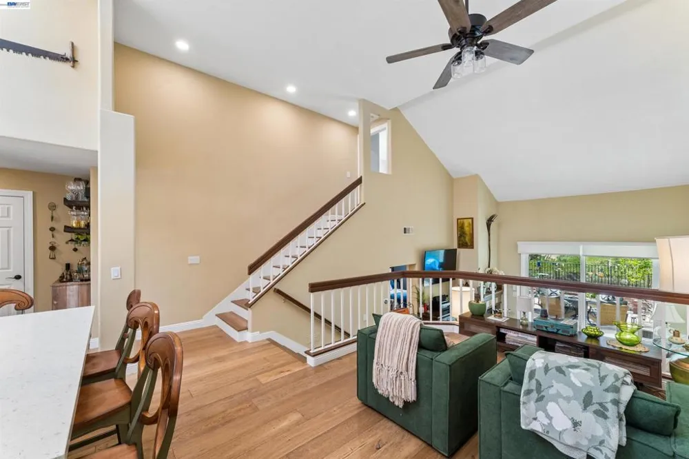 24448 Hampton Dr #B Santa Clarita, CA 91355