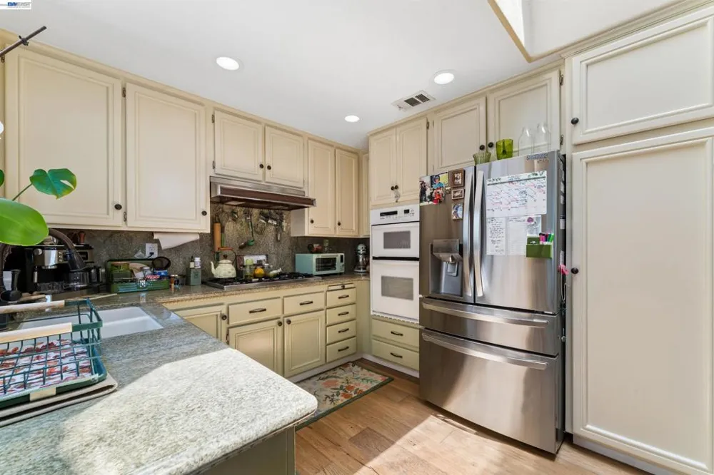 24448 Hampton Dr #B Santa Clarita, CA 91355