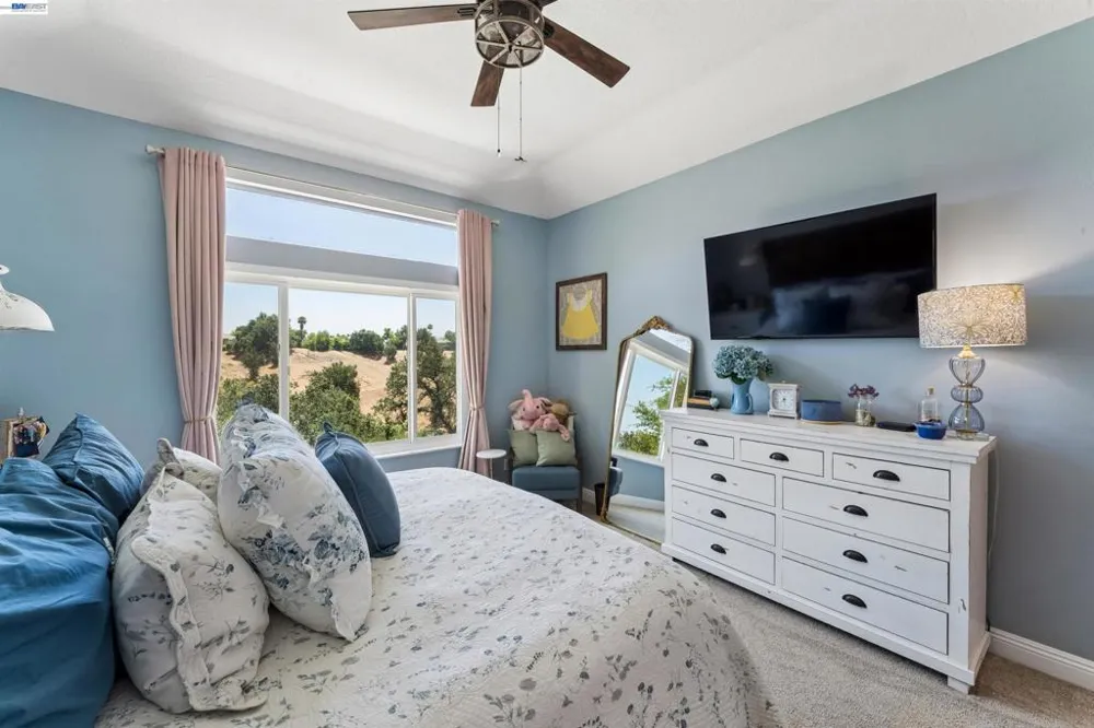 24448 Hampton Dr #B Santa Clarita, CA 91355