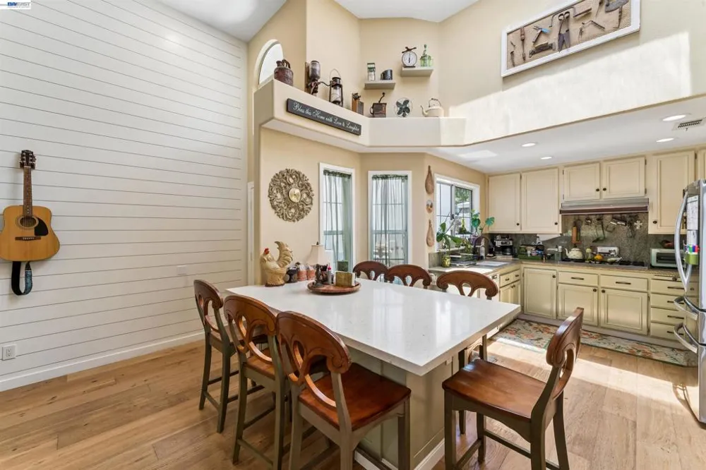 24448 Hampton Dr #B Santa Clarita, CA 91355