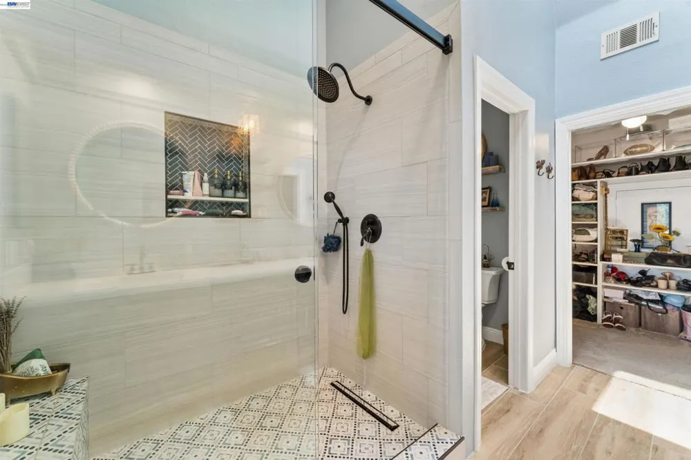 24448 Hampton Dr #B Santa Clarita, CA 91355