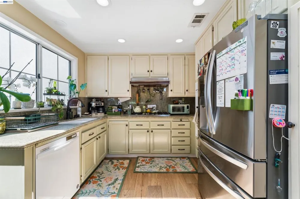 24448 Hampton Dr #B Santa Clarita, CA 91355