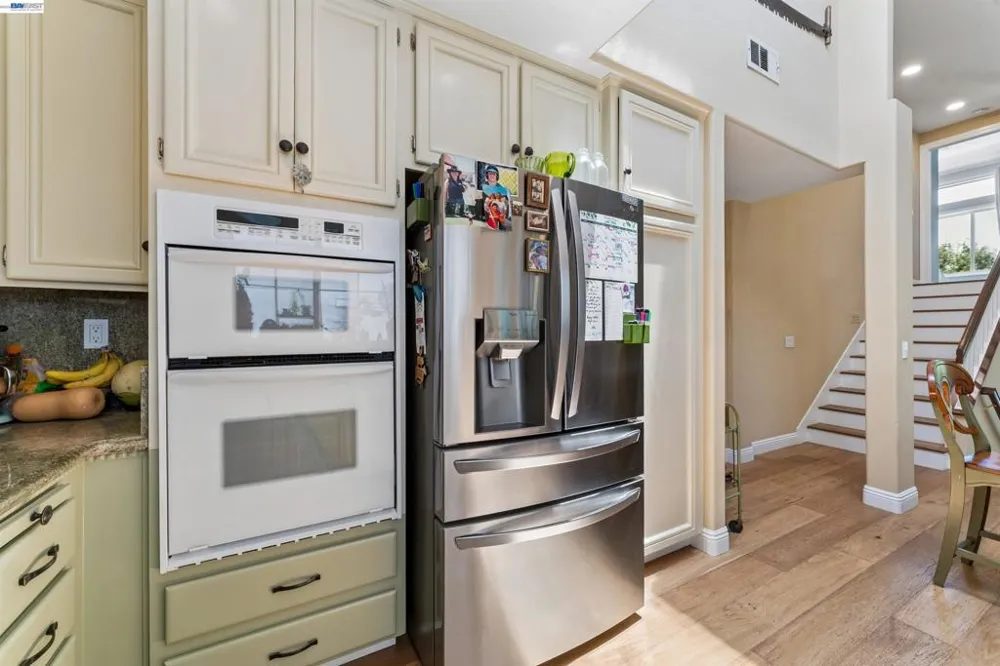 24448 Hampton Dr #B Santa Clarita, CA 91355